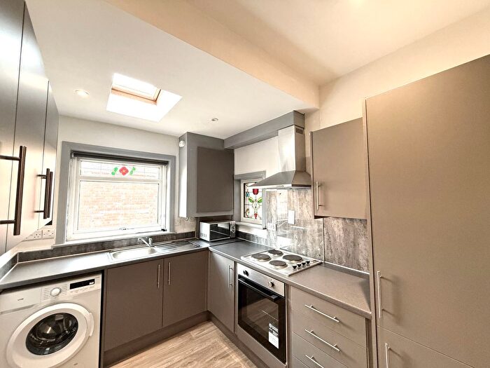 4 Bedroom End Of Terrace House To Rent In Broadway, Pontefract, WF9