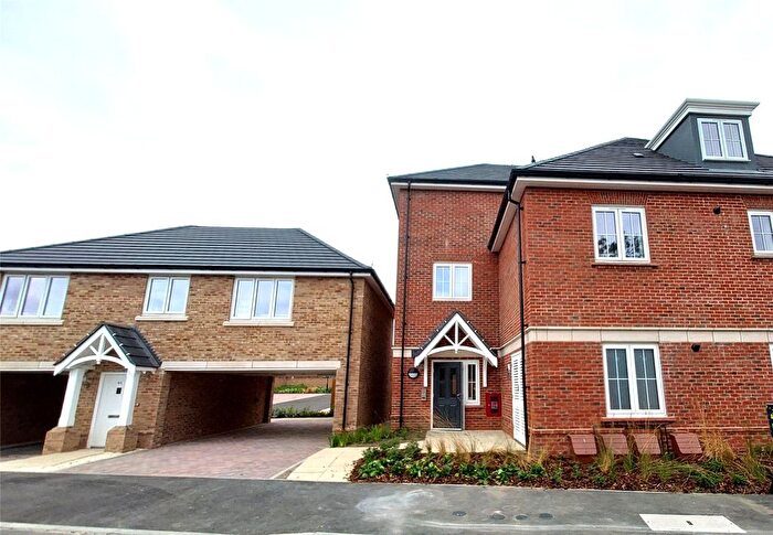 2 Bedroom Flat For Sale In Hareshill, Featherfall Road, Crookham Village, Fleet, GU51