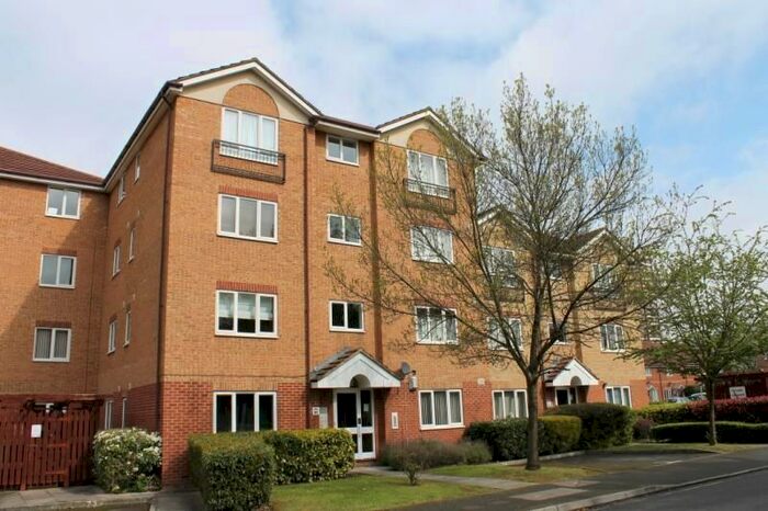 2 Bedroom Flat To Rent In Varsity Drive, Twickenham, TW1
