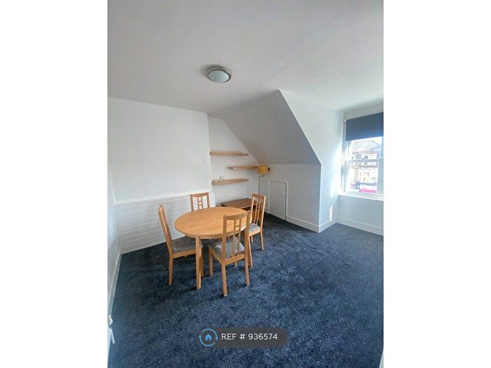 2 Bedroom Flat To Rent In Palmers Green, London, N13