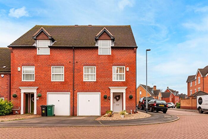 4 Bedroom Semi Detached House For Sale In Chelwood Drive, Nottingham, NG3