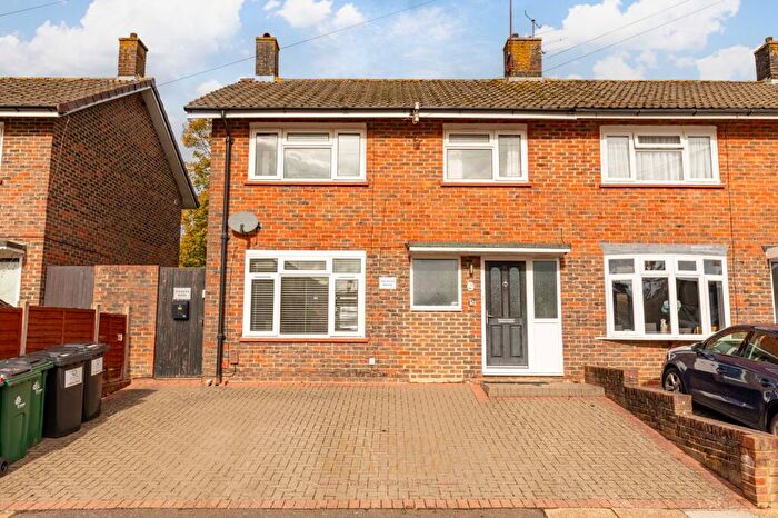 3 Bedroom End Of Terrace House For Sale In Dickens Road, Crawley, RH10