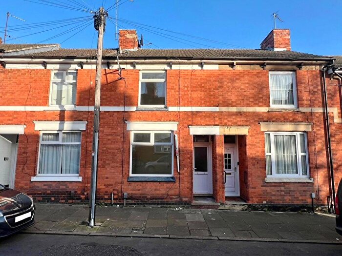 4 Bedroom Terraced House To Rent In Gordon Street, Kettering, Northamptonshire, NN16
