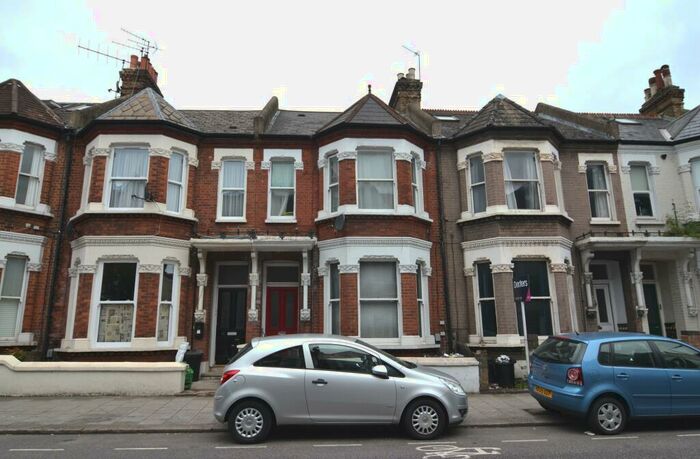 2 Bedroom Apartment To Rent In Elspeth Road, London, Uk, SW11