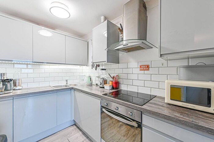 3 Bedroom Flat To Rent In Avenue Road, Penge, London, SE20