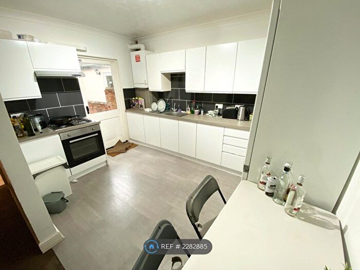 3 Bedroom Terraced House To Rent In Blenheim Road, Reading, RG1