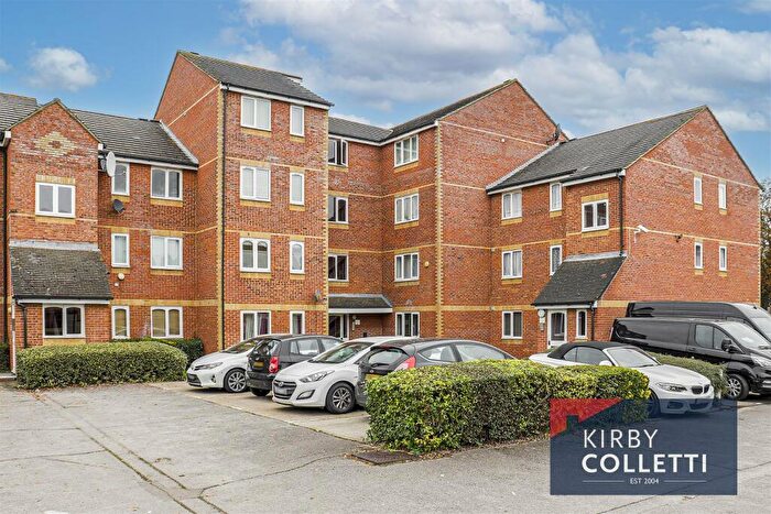 1 Bedroom Apartment To Rent In Linwood Crescent, Enfield, EN1