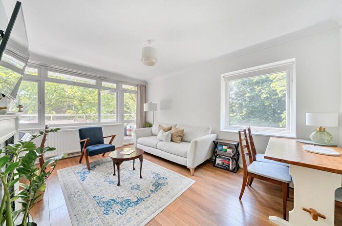 2 Bedroom Apartment To Rent In Pagoda Gardens, Blackheath, London, SE3