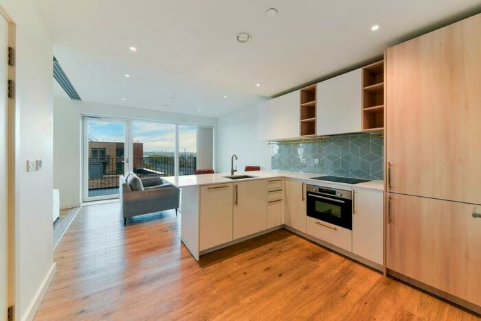 Apartment To Rent In Blenheim Mansions, Neuner Road, London, N8