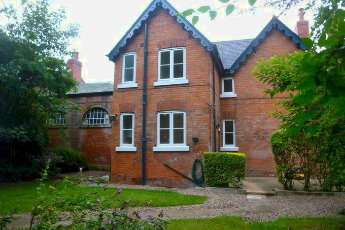 3 Bedroom Semi-Detached House To Rent In Cooks Cottage, DN22