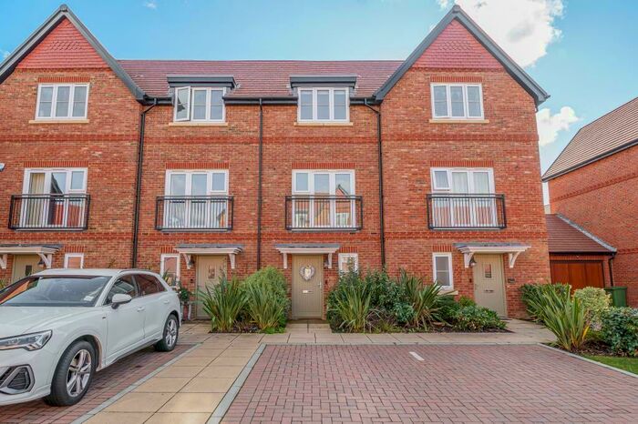 3 Bedroom Terraced House To Rent In High Wycombe, Buckinghamshire, HP10