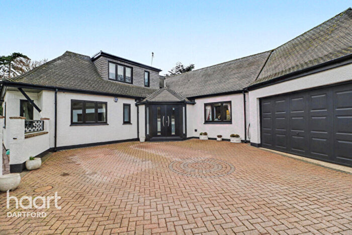 5 Bedroom Bungalow For Sale In Woodland Close, Longfield, DA3