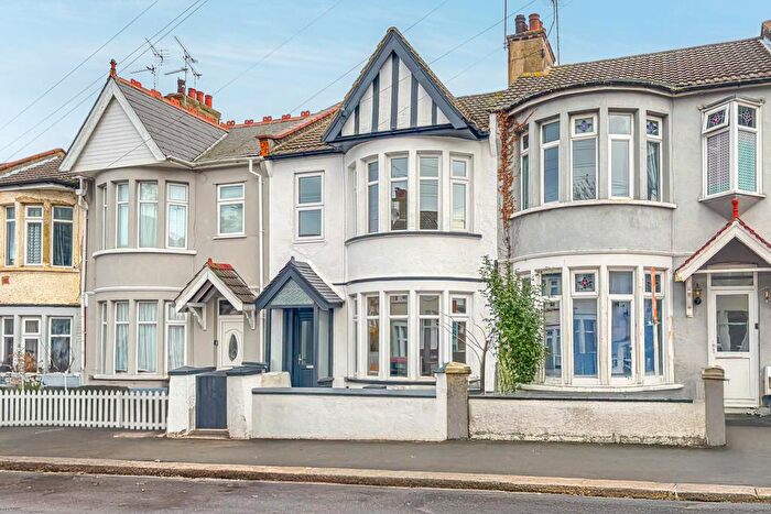 4 Bedroom Terraced House For Sale In Beedell Avenue, Westcliff-on-Sea, SS0