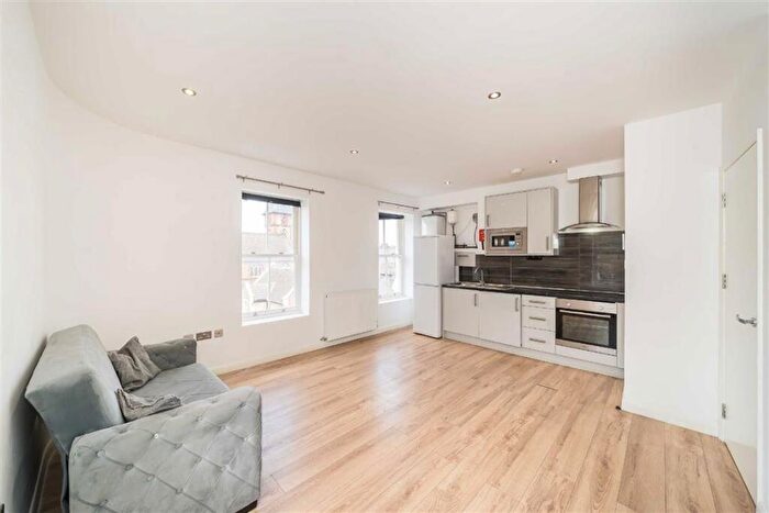 1 Bedroom Flat To Rent In Latchmere Road, Battersea Park, SW11