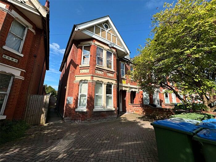1 Bedroom Flat To Rent In Thornbury Avenue, Southampton, Hampshire, SO15