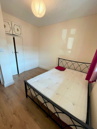 Studio To Rent In Lyndale, London, NW2