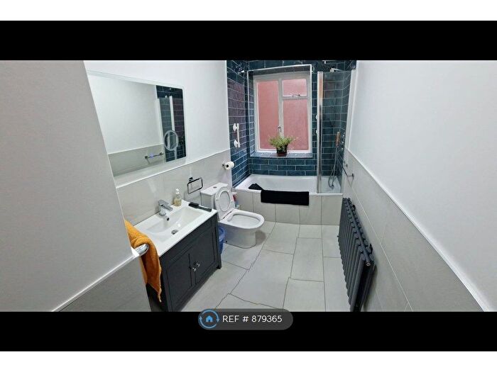 2 Bedroom Flat To Rent In Granville Court, London, N4