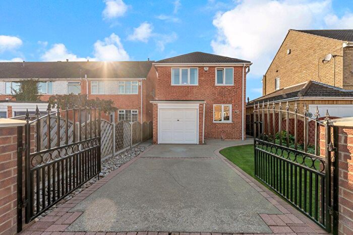 3 Bedroom Detached House For Sale In St. Nicholas Drive, Grimsby, DN37