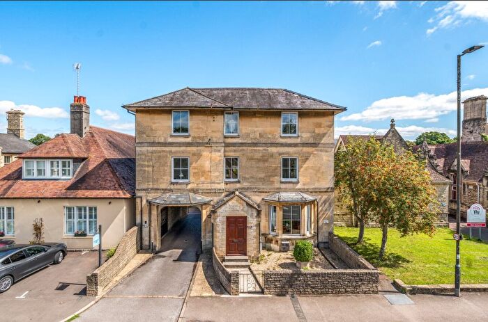 2 Bedroom Flat To Rent In Victoria Road, Cirencester, Gloucestershire, GL7