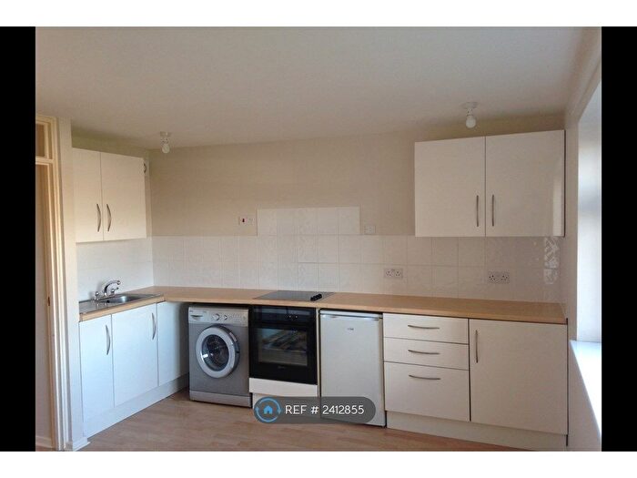 1 Bedroom Flat To Rent In Dellfield Court, Luton, LU2