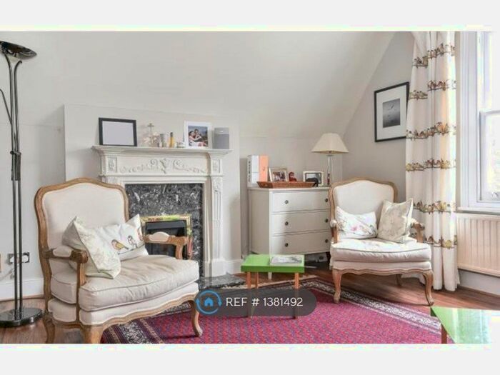 2 Bedroom Flat To Rent In Croxted Road, London, SE21