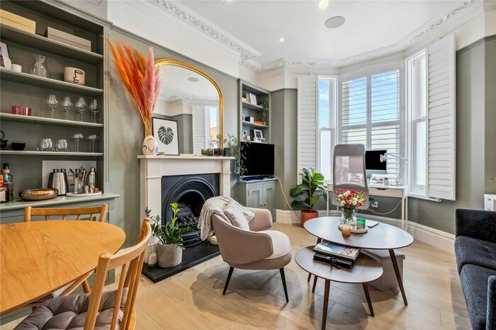 1 Bedroom Flat To Rent In Union Road, Clapham, London, SW4