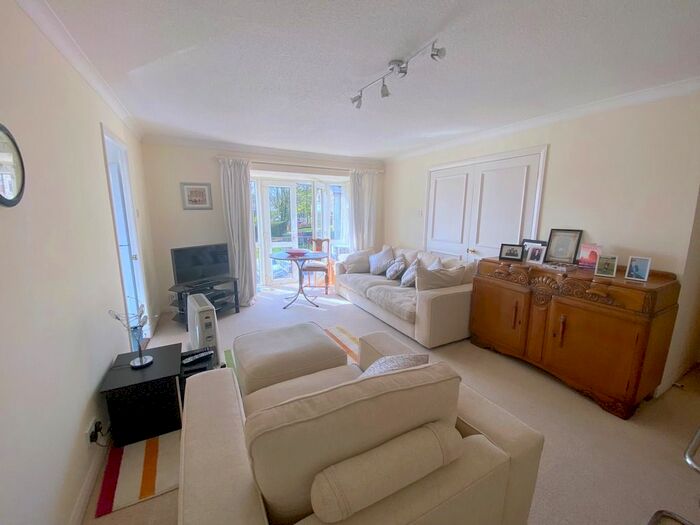 2 Bedroom Flat To Rent In Kay Brow, Ramsbottom, BL0