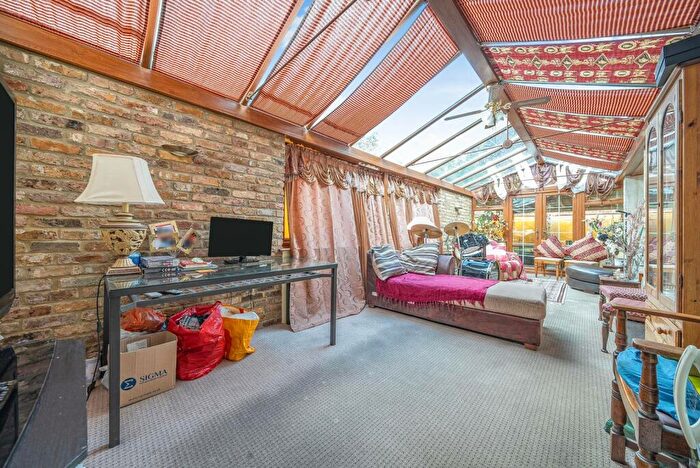 5 Bedroom Detached House For Sale In Old Howletts Lane, Ruislip, HA4