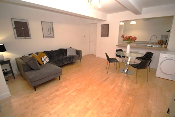 2 Bedroom Flat To Rent In Dickinson Street, Manchester, M1