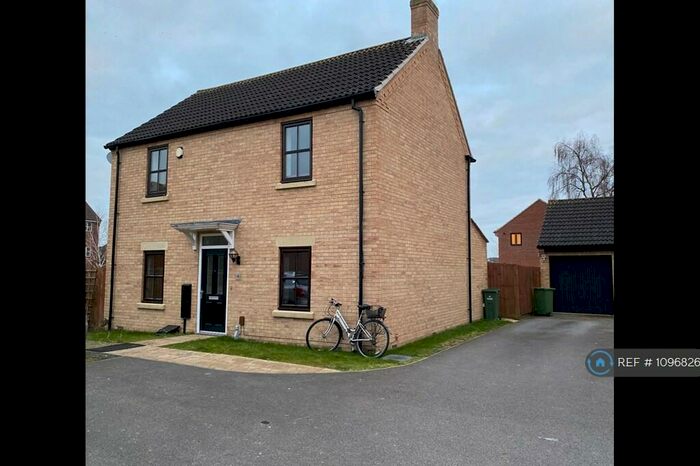 4 Bedroom Detached House To Rent In Crathes Gardens, Westcroft, Milton Keynes, MK4