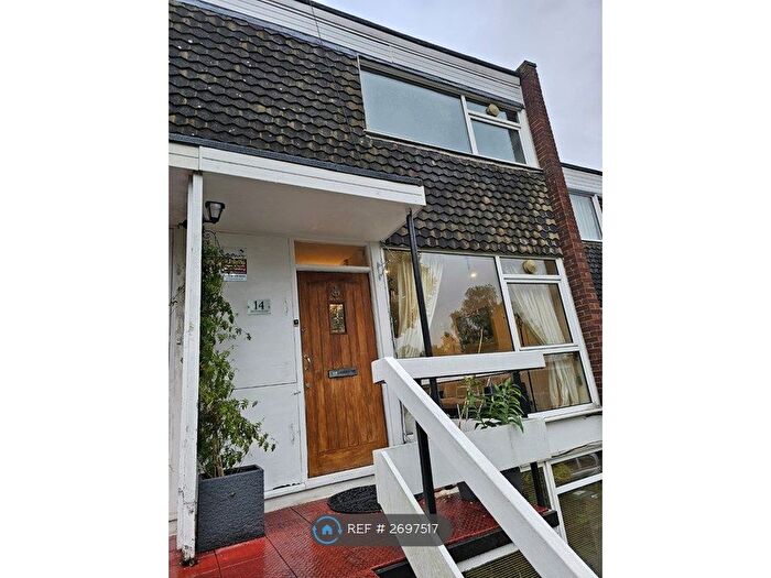 2 Bedroom Maisonette To Rent In Michaels Close, London, SE13