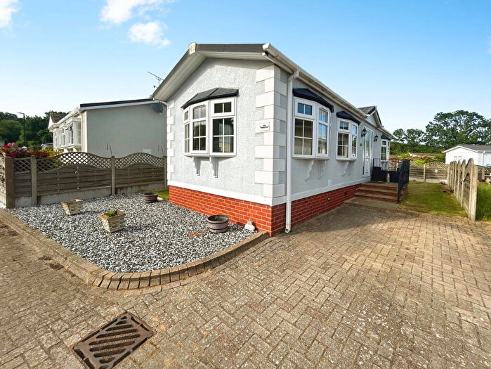 2 Bedroom Park Home For Sale In Hatfield Broadoaks Road, Takeley, Bishop's Stortford, CM22