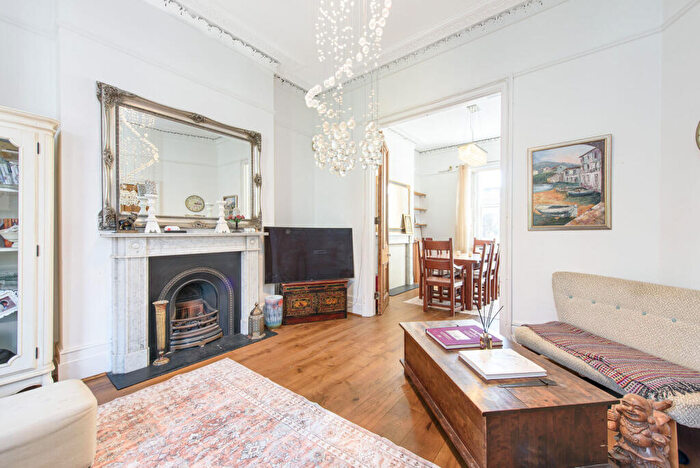 3 Bedroom Semi-Detached House To Rent In Mill Lane, West Hampstead, London, NW6