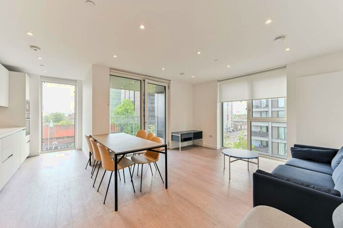 3 Bedroom Flat To Rent In The Fold, Croydon, CR0