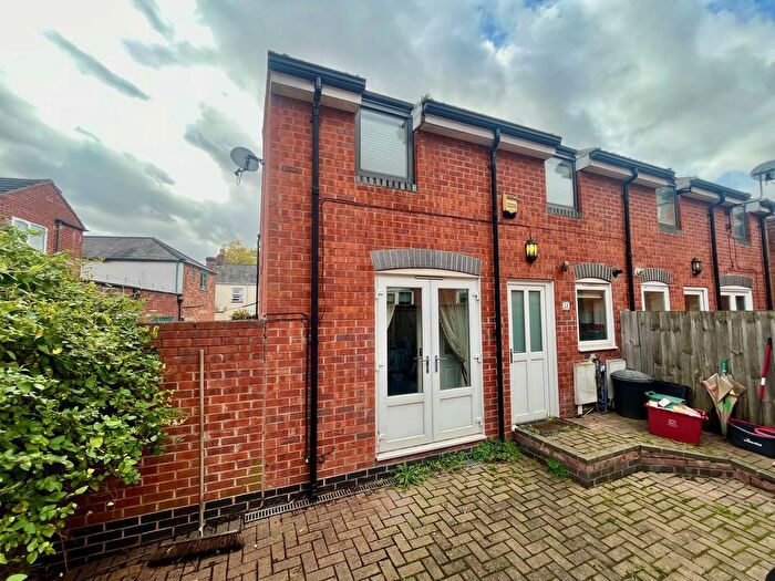 2 Bedroom Town House To Rent In Lansdowne Road, Leamington Spa, CV32