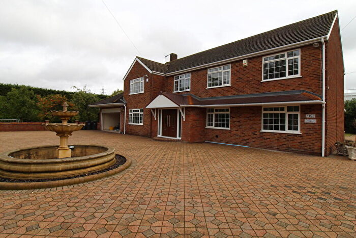 4 Bedroom Detached House To Rent In Netherhall Road, Roydon, CM19