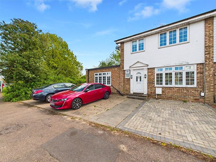 4 Bedroom Semi-Detached House To Rent In Pool Road, West Molesey, KT8