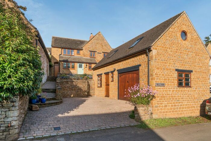 4 Bedroom Detached House For Sale In Ivy Lane, Shutford, Banbury, OX15