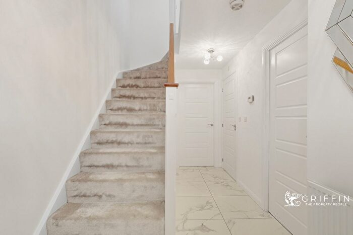 3 Bedroom Semi-Detached House For Sale In Addington Close, Stanford-Le-Hope, SS17