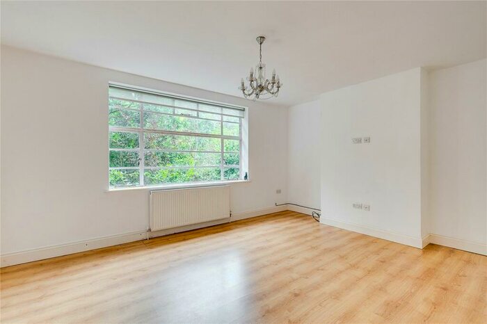 3 Bedroom Flat To Rent In Falloden Court, Brookland Rise, NW11