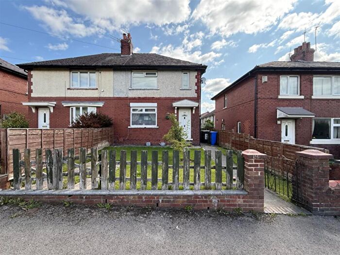 3 Bedroom Semi-Detached House For Sale In Boyds Walk, Dukinfield, SK16