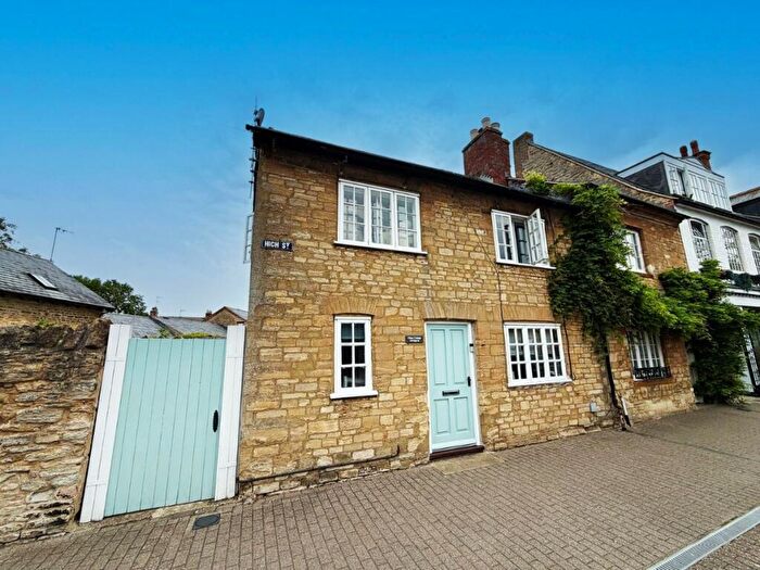 2 Bedroom End Of Terrace House For Sale In High Street, Olney, MK46