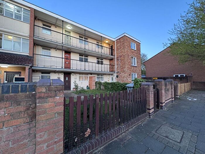 2 Bedroom Flat To Rent In Liverpool Road, Canning Town, E16