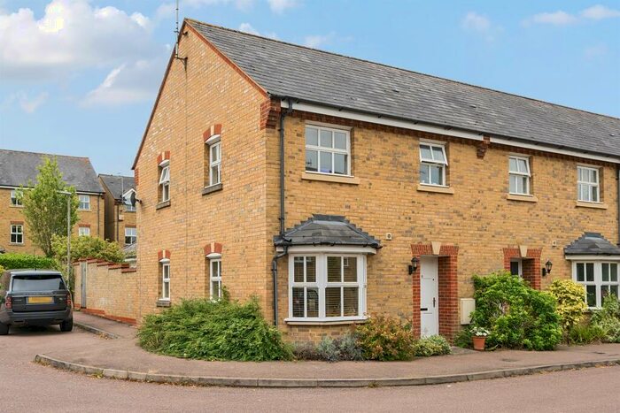 3 Bedroom End Of Terrace House For Sale In Mcdougall Road, Berkhamsted, HP4