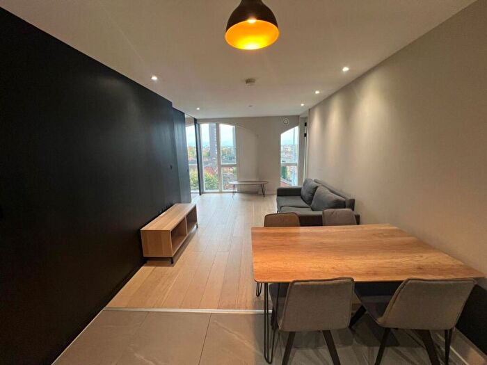 2 Bedroom Apartment To Rent In City Gardens, M15