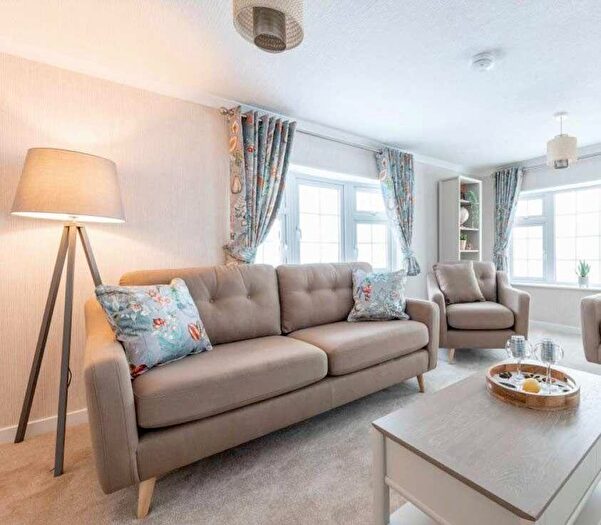 2 Bedroom Park Home For Sale In Newdigate, Surrey, RH5