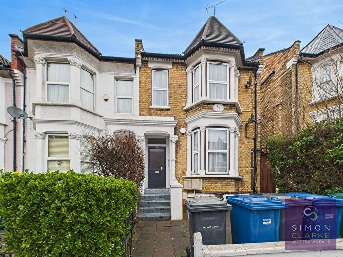2 Bedroom Flat To Rent In Dollis Road, Finchley Central, - Pets Considered, N3