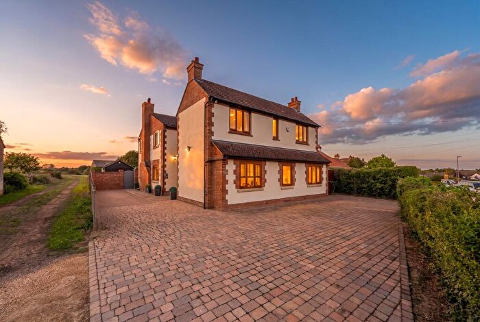 5 Bedroom Detached House For Sale In Bedford Road, Great Barford, Bedford, Bedfordshire, MK44