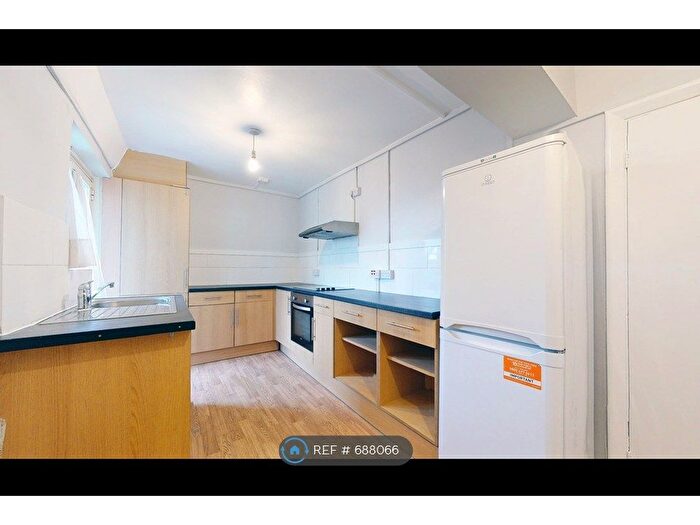 2 Bedroom Flat To Rent In Wendover Court, London, W3