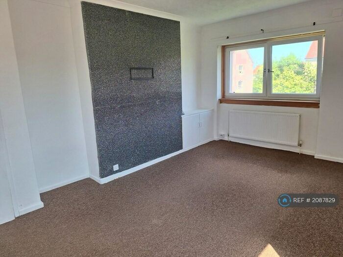 3 Bedroom Flat To Rent In Corlaich Avenue Toryglen, Glasgow, G42